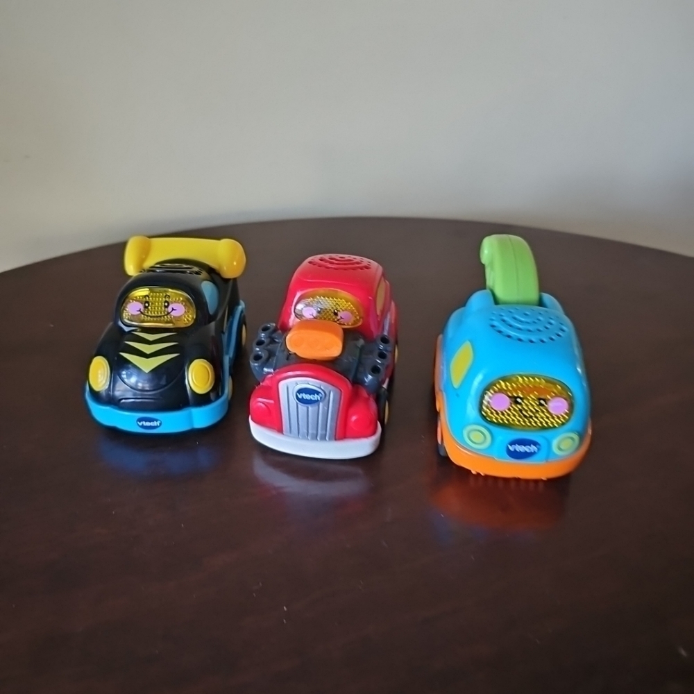 Vtech Go Go Smart Wheels 3 PC Fire Truck Race Car SUV Lights and Sounds French V